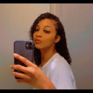 Meet your Posher, Mia